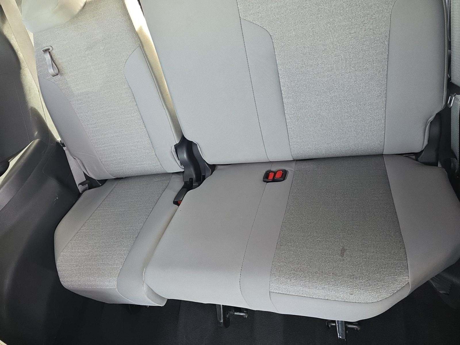 2025 Toyota Sienna LE FWD