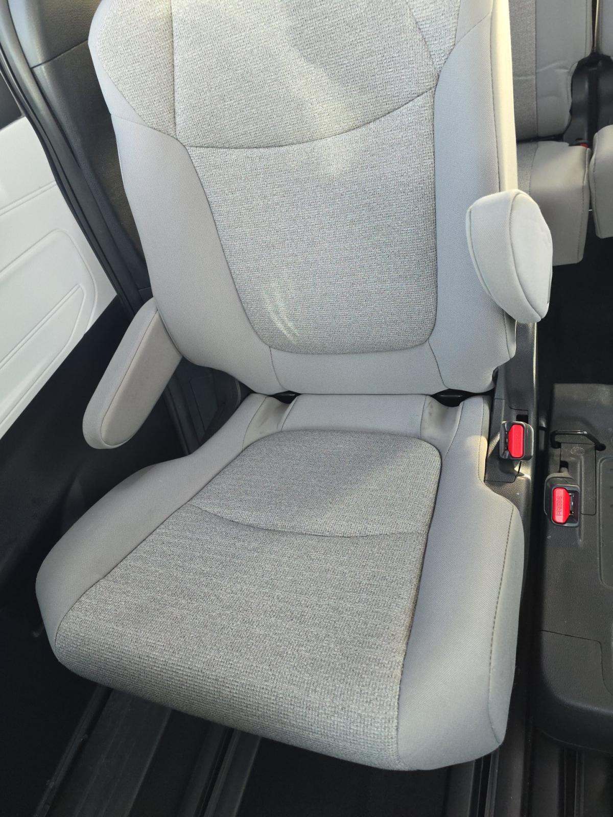 2025 Toyota Sienna LE FWD