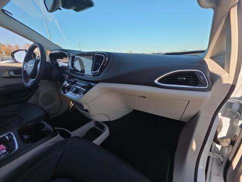 2024 Chrysler Pacifica Touring L FWD