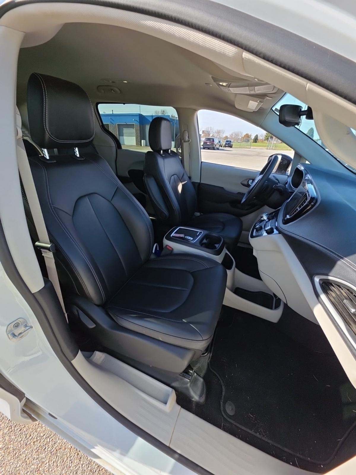 2024 Chrysler Pacifica Touring L FWD