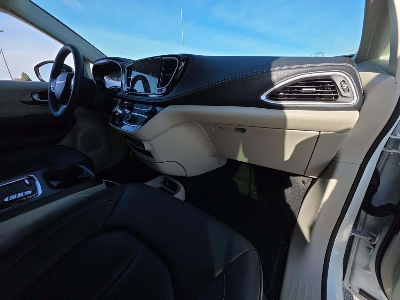 2024 Chrysler Pacifica Touring L FWD