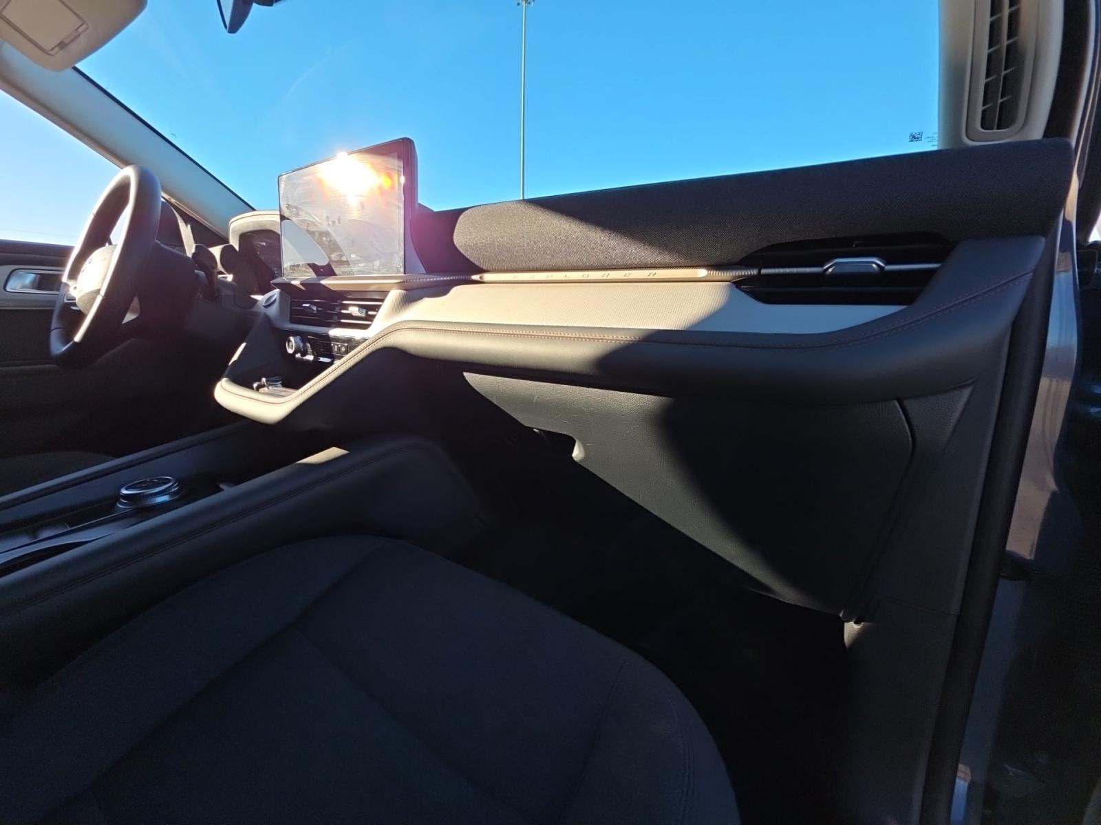 2025 Ford Explorer Active AWD