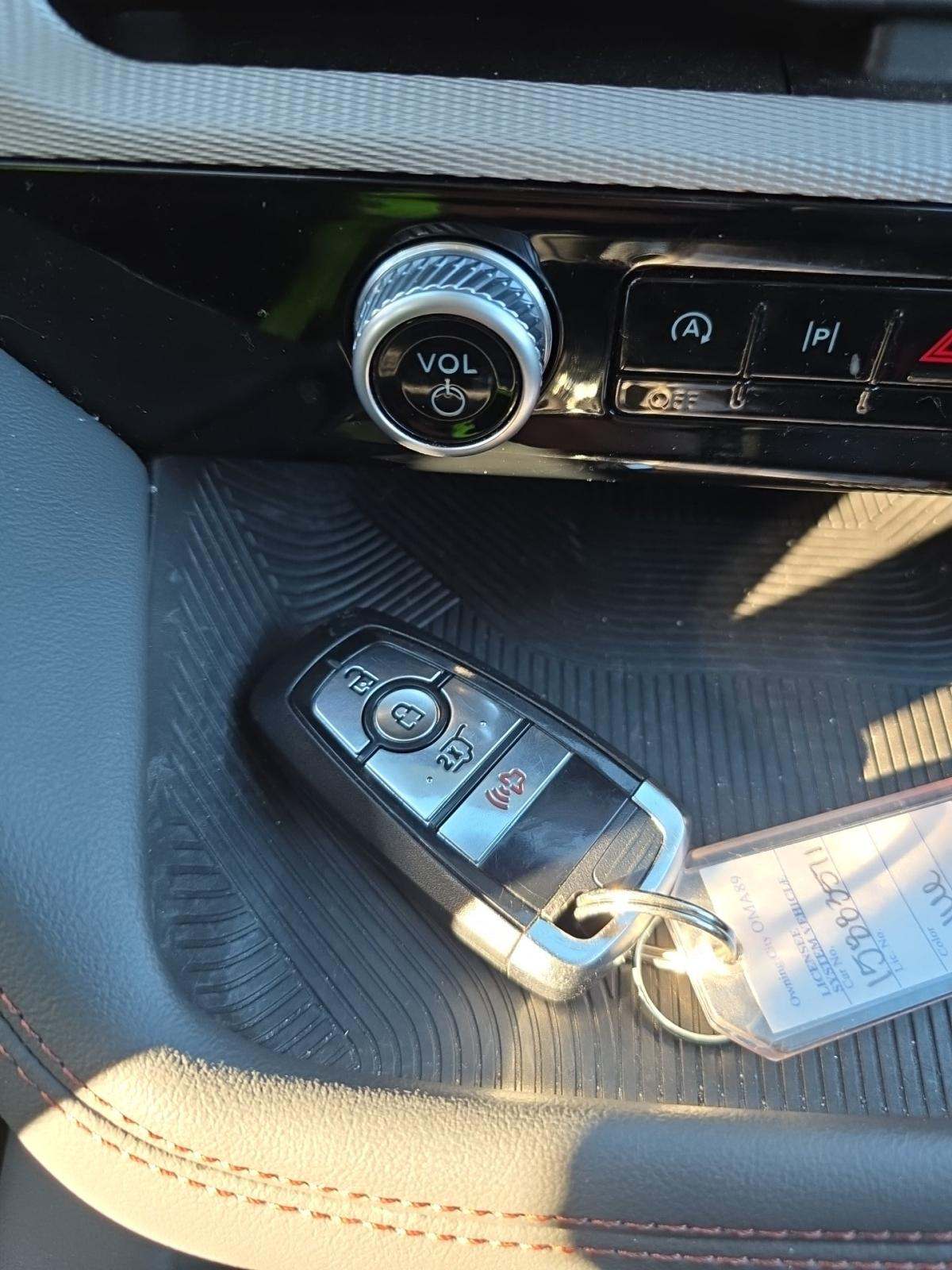 2025 Ford Explorer Active AWD