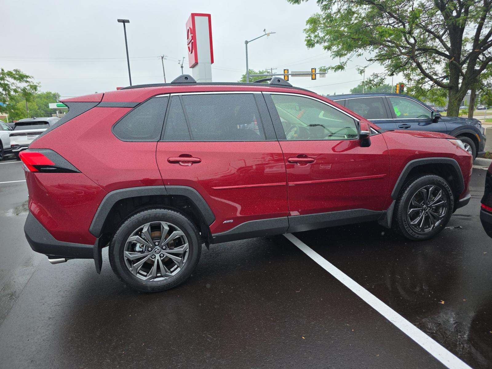 2025 Toyota RAV4 Hybrid XLE Premium AWD
