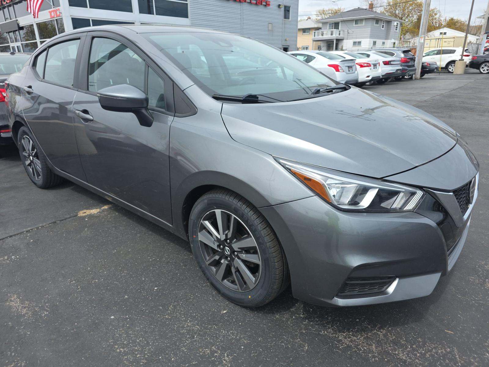 NISSAN VERSA - 4