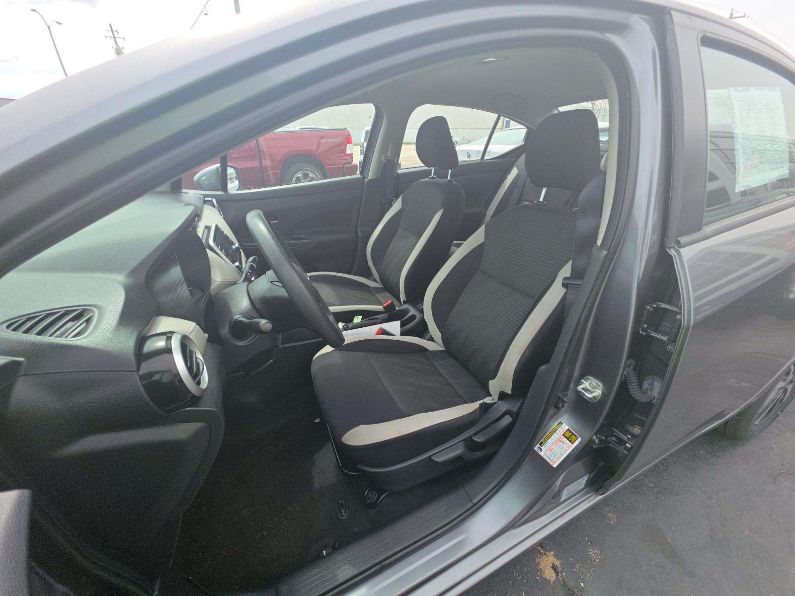 NISSAN VERSA - 6