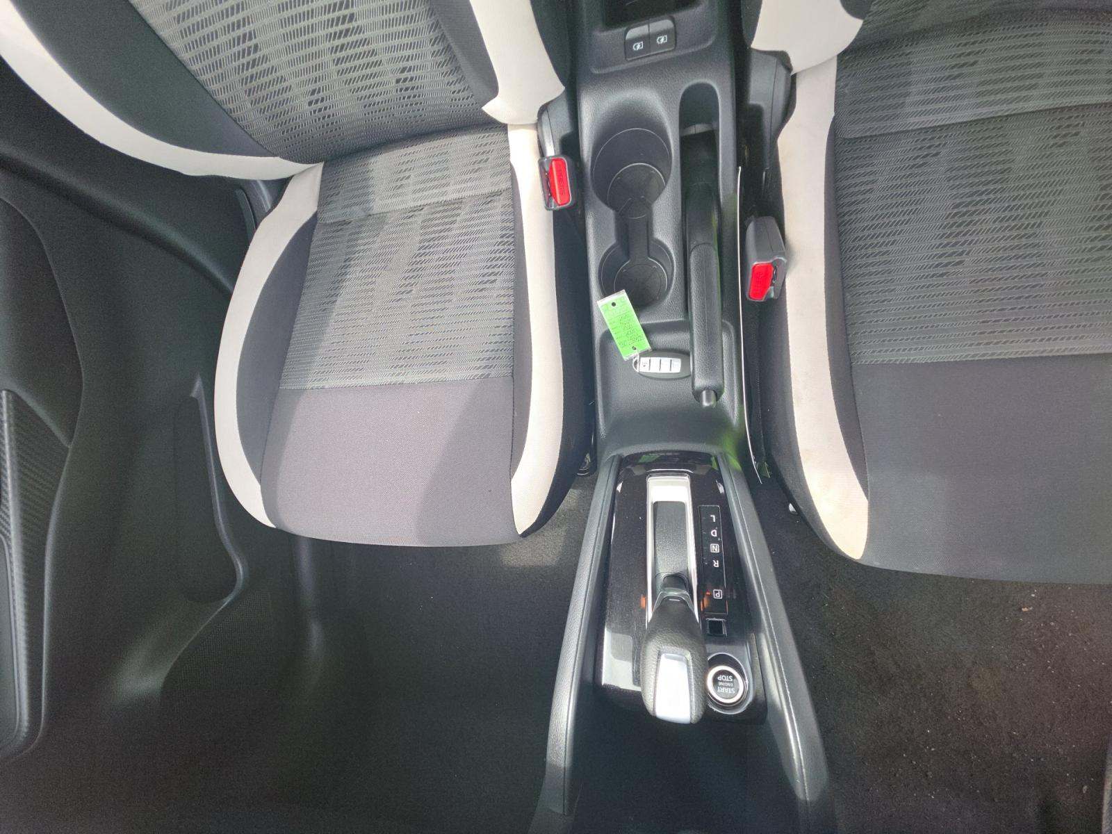 NISSAN VERSA - 8