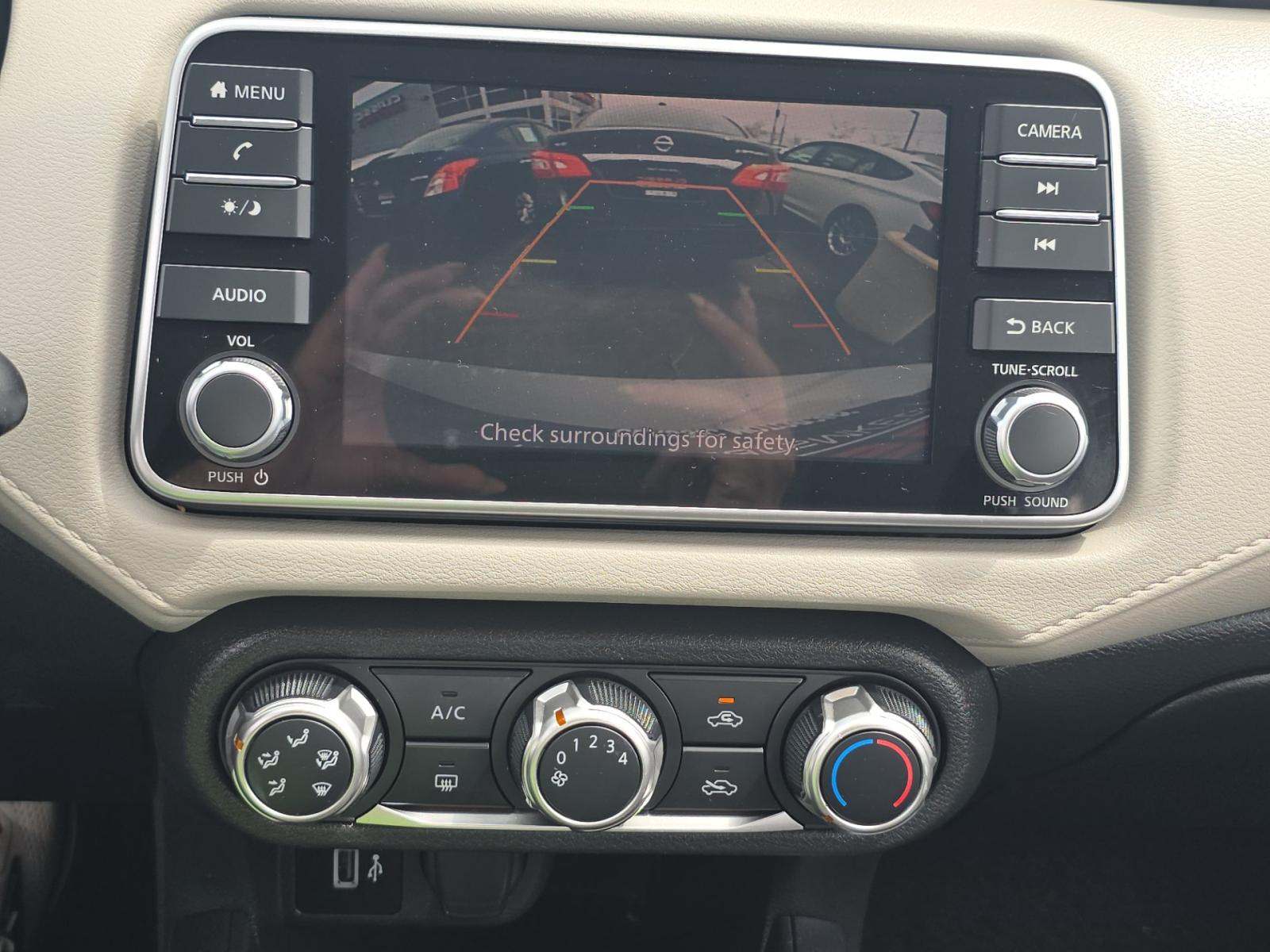NISSAN VERSA - 10