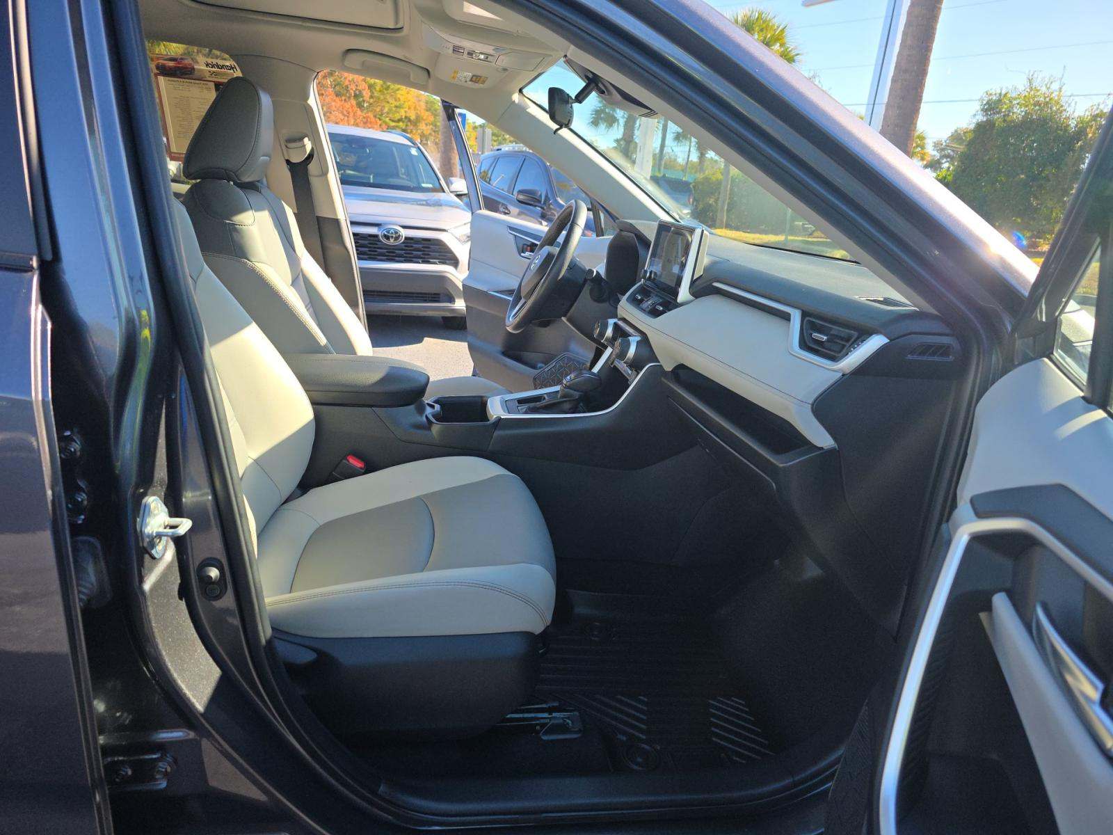 2024 Toyota RAV4 XLE Premium FWD