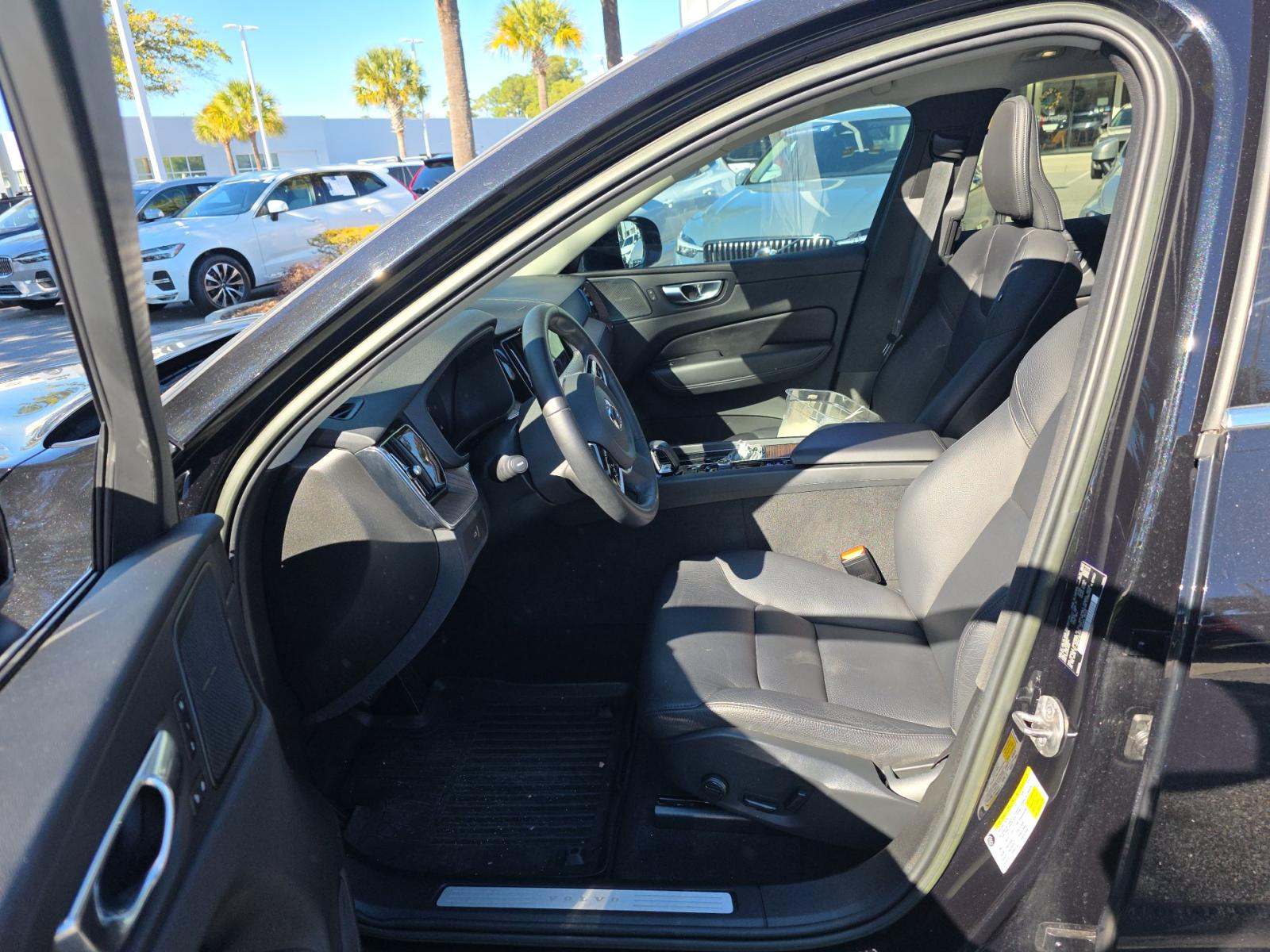 2023 Volvo XC60 B5 Plus FWD