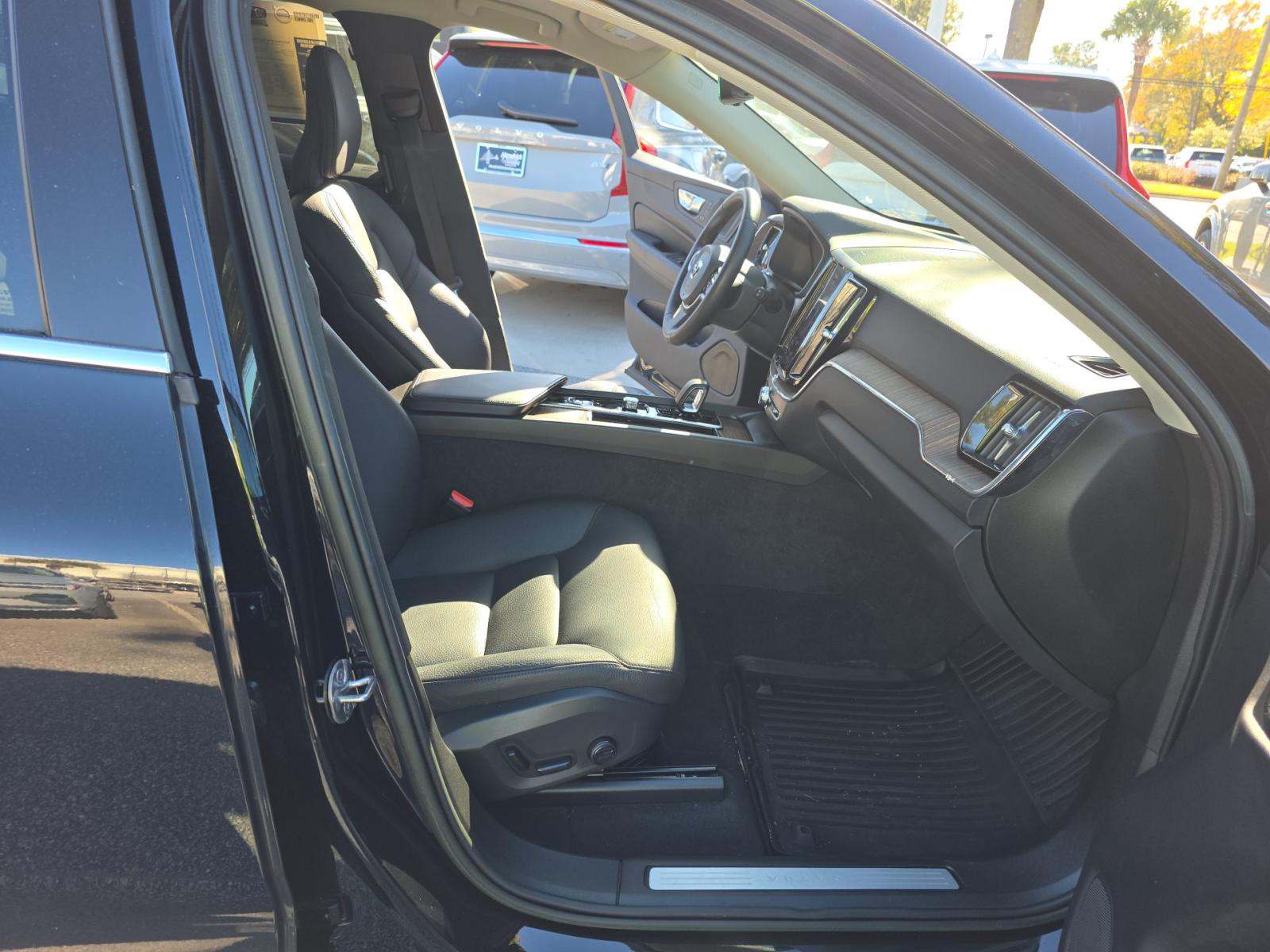 2023 Volvo XC60 B5 Plus FWD