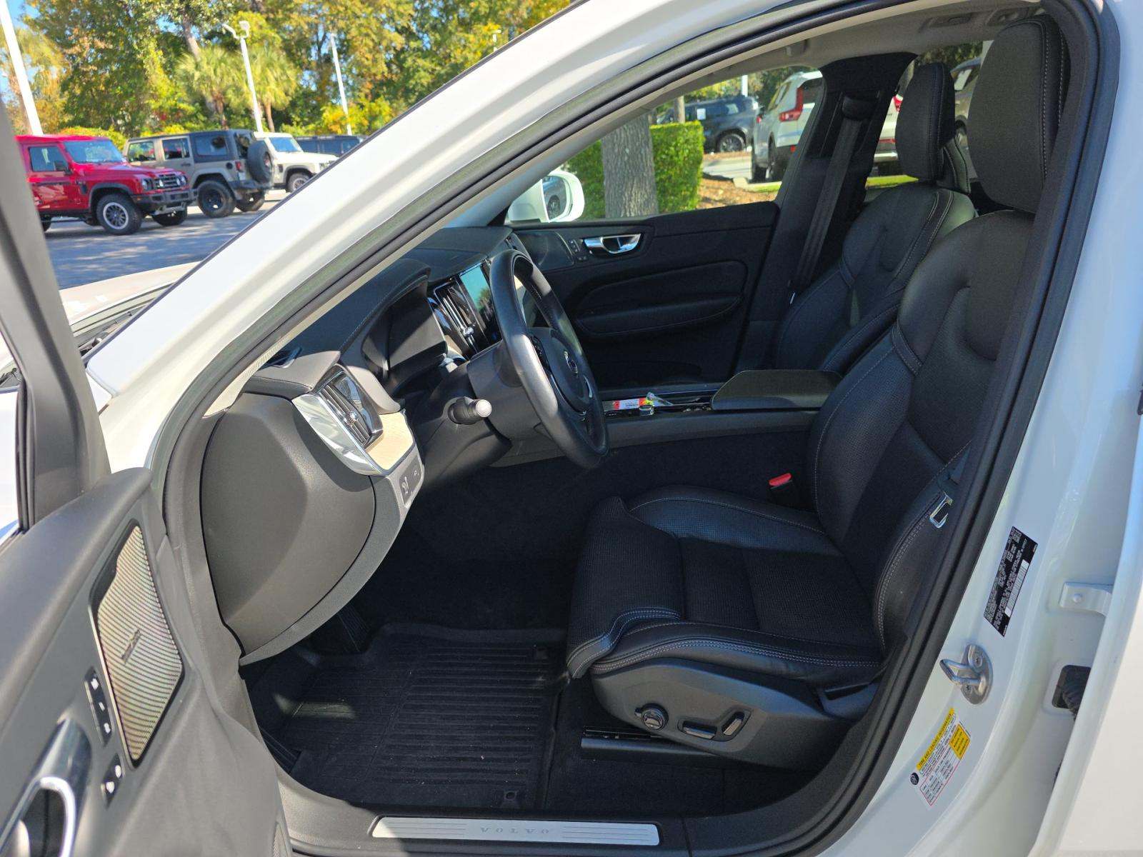 2022 Volvo XC60 B6 Inscription AWD