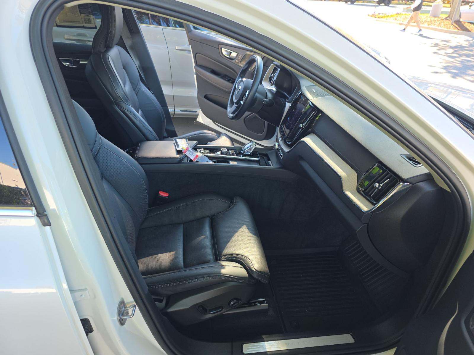 2022 Volvo XC60 B6 Inscription AWD