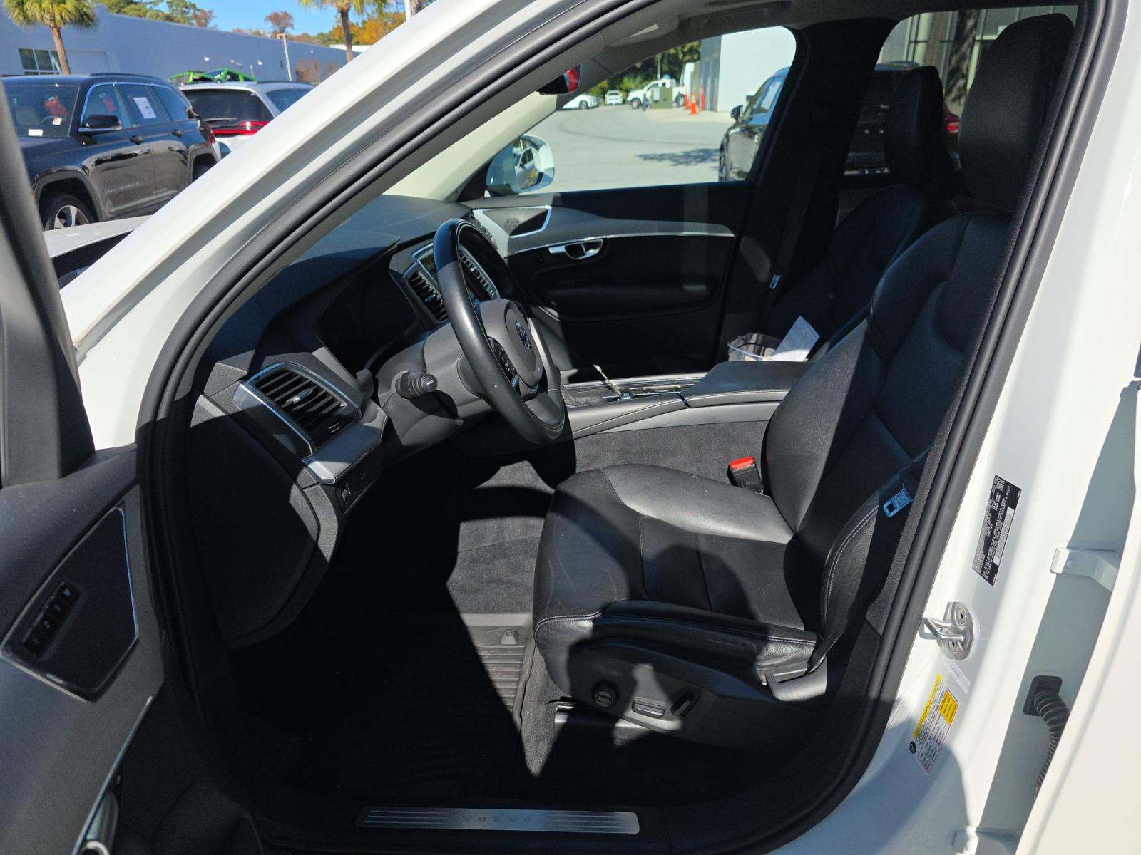 2022 Volvo XC90 T5 Momentum AWD