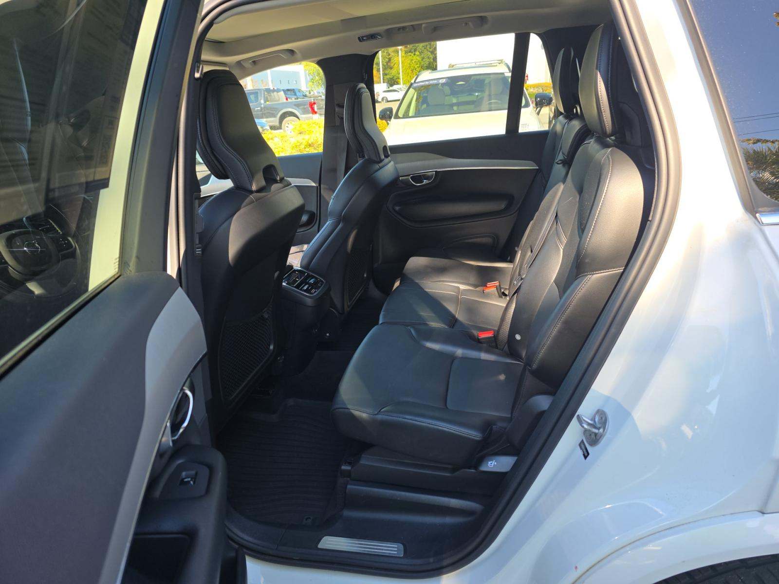 2022 Volvo XC90 T5 Momentum AWD