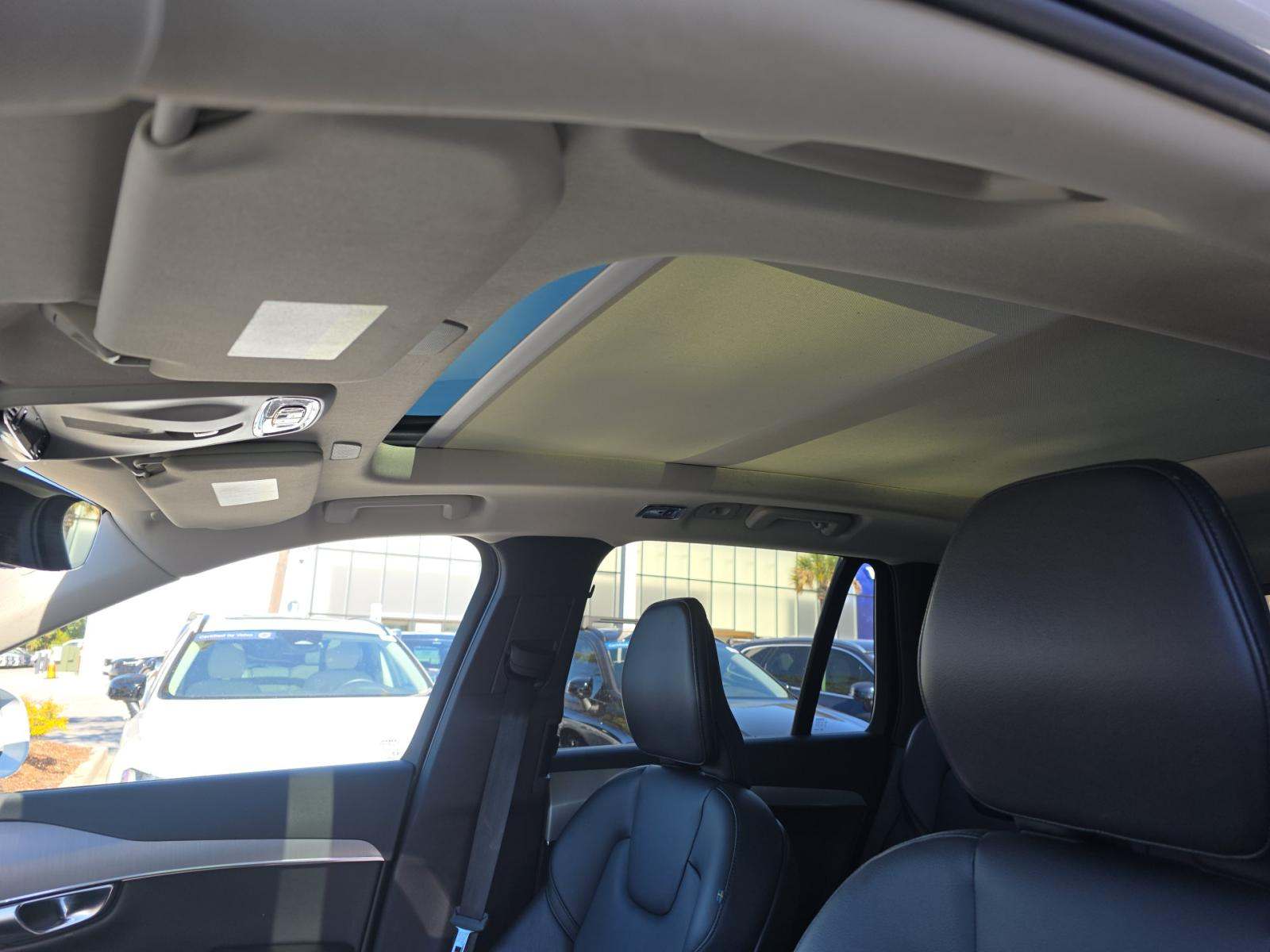 2022 Volvo XC90 T5 Momentum AWD