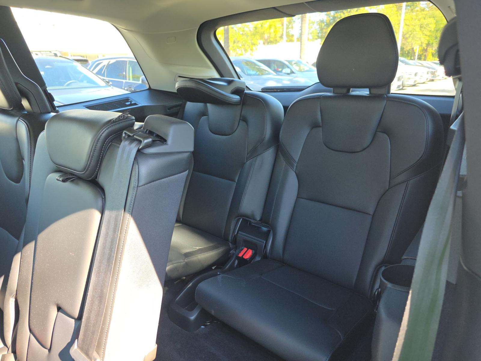 2022 Volvo XC90 T5 Momentum AWD