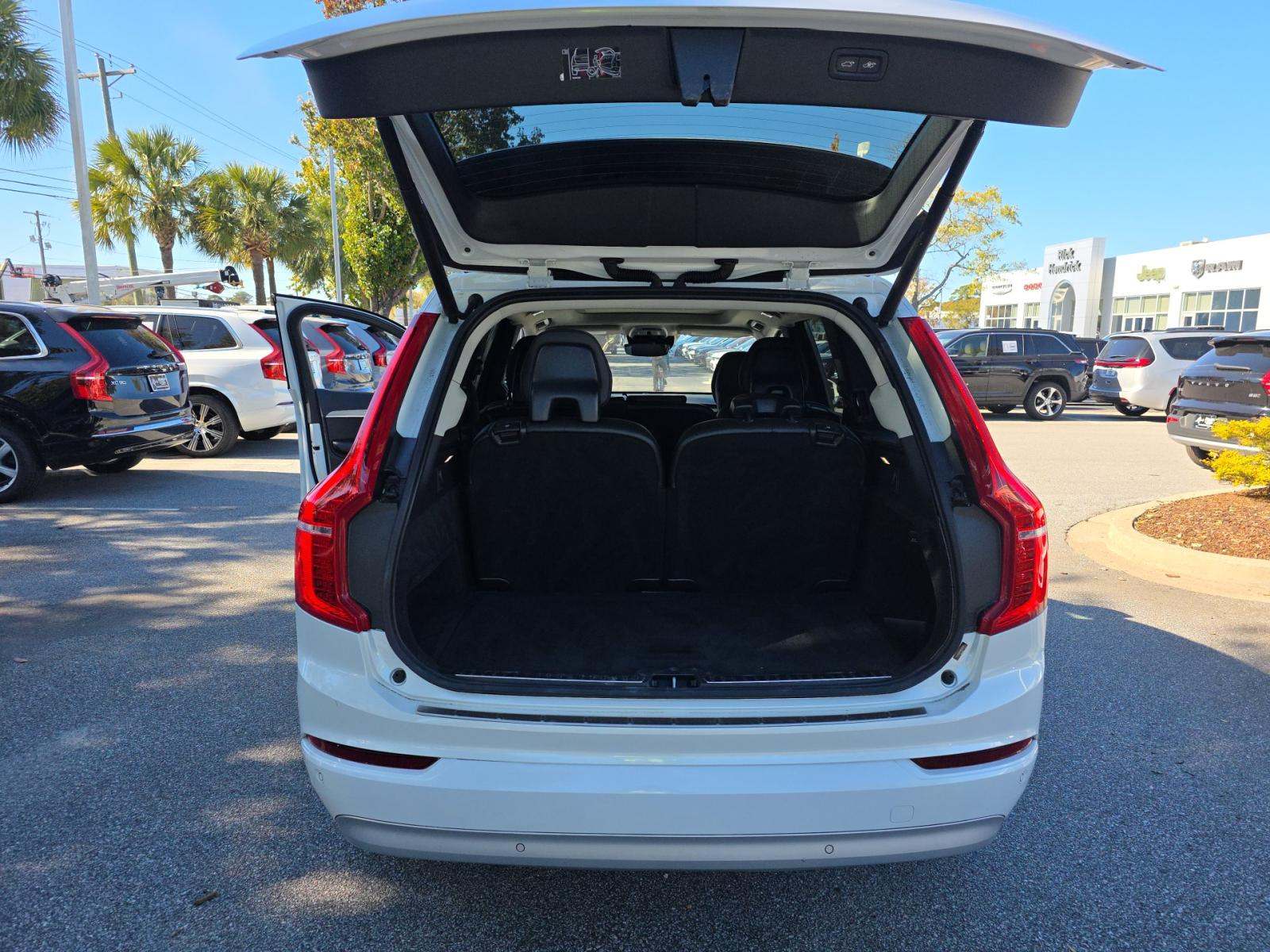 2022 Volvo XC90 T5 Momentum AWD