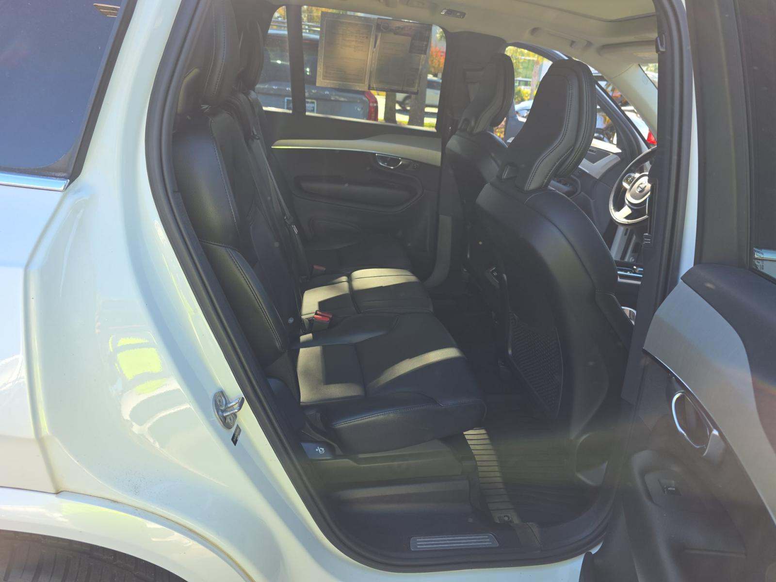 2022 Volvo XC90 T5 Momentum AWD