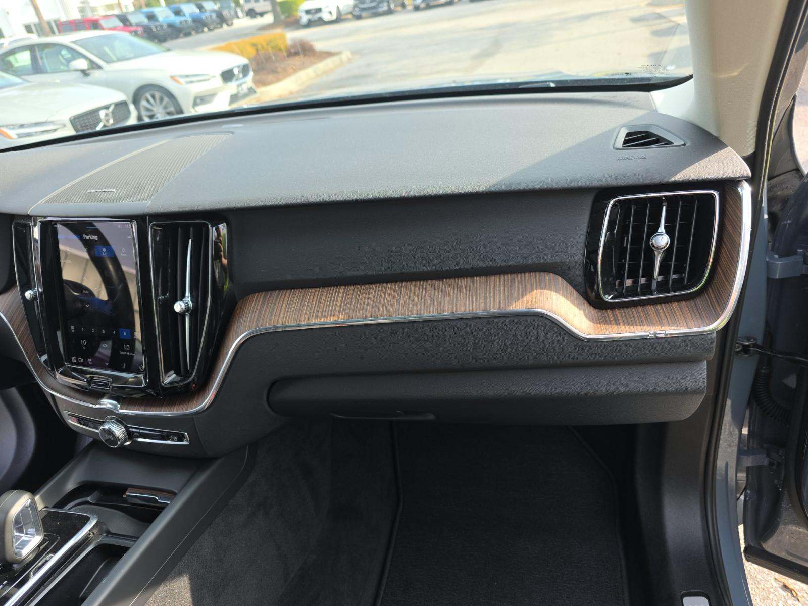 2023 Volvo XC60 B5 Plus FWD