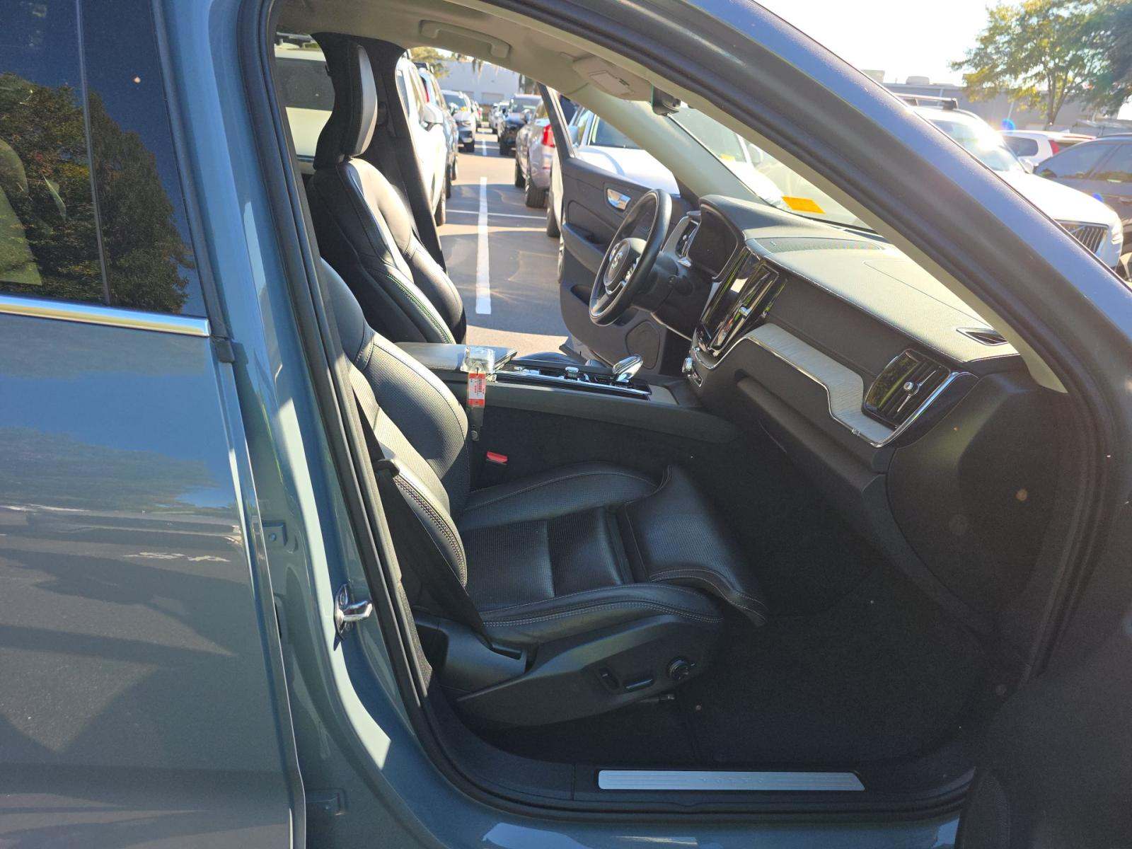 2022 Volvo XC60 B5 Inscription AWD