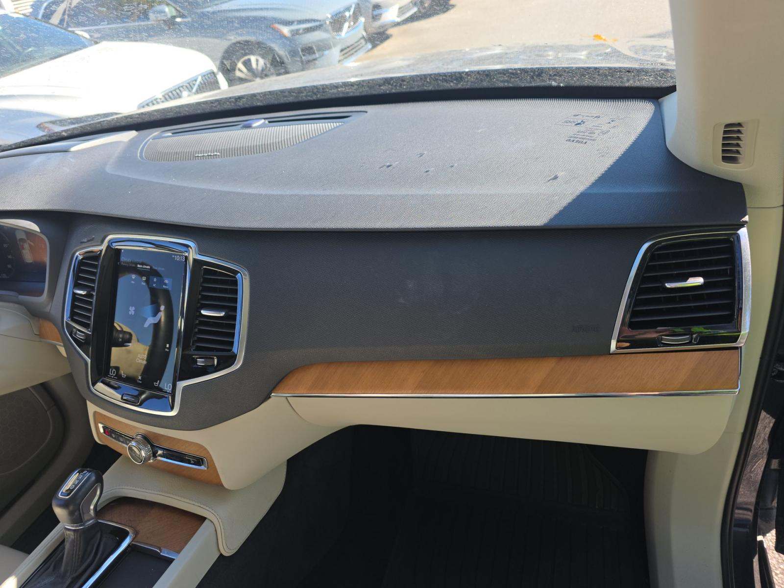 2022 Volvo XC90 T6 Momentum AWD