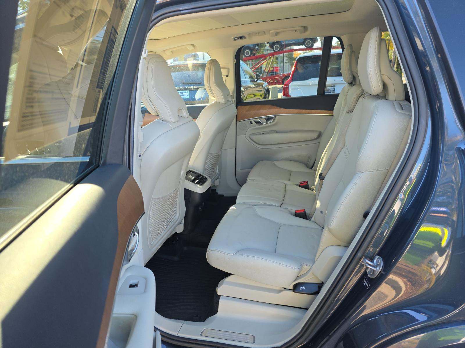 2022 Volvo XC90 T6 Momentum AWD