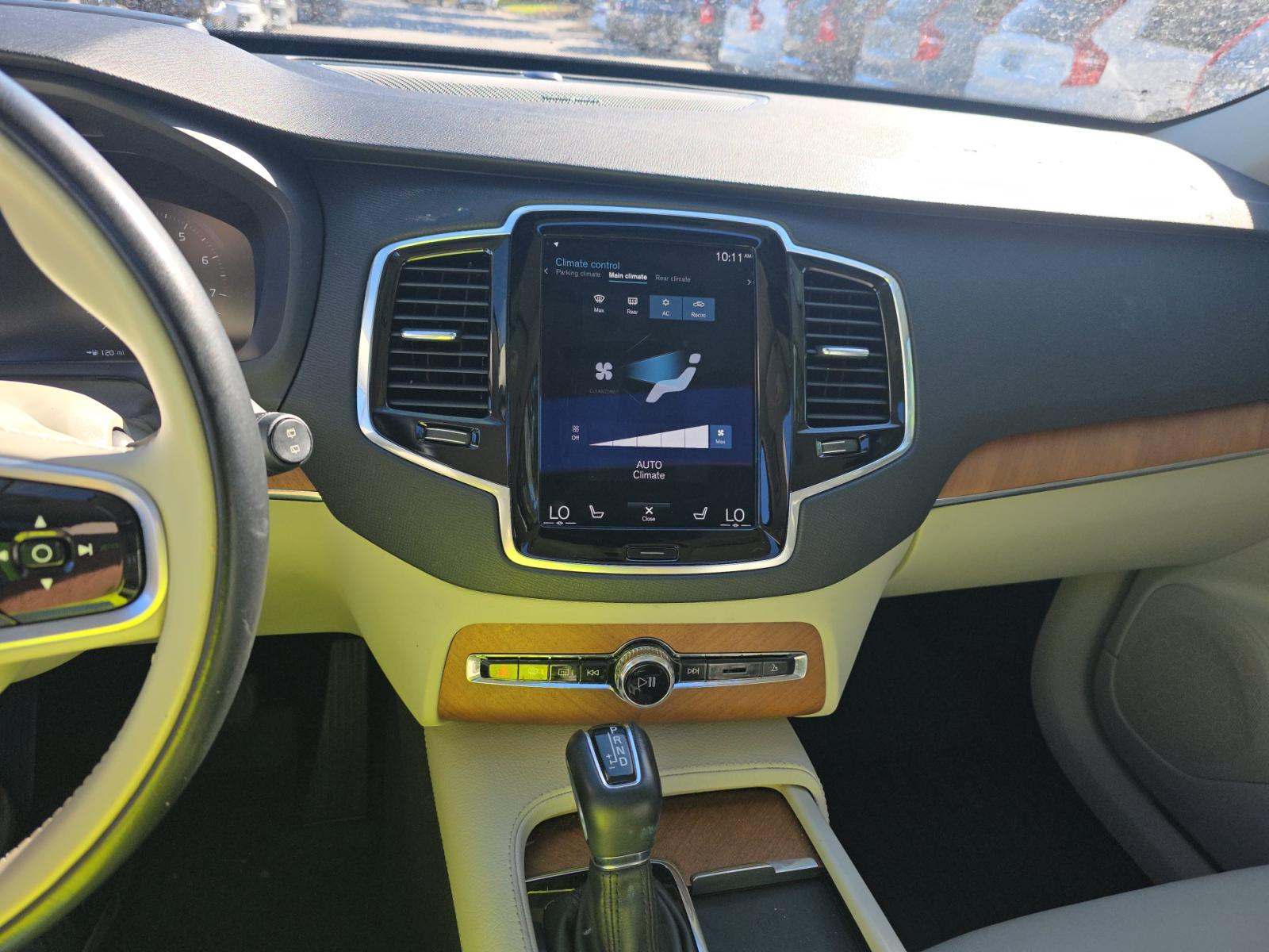 2022 Volvo XC90 T6 Momentum AWD