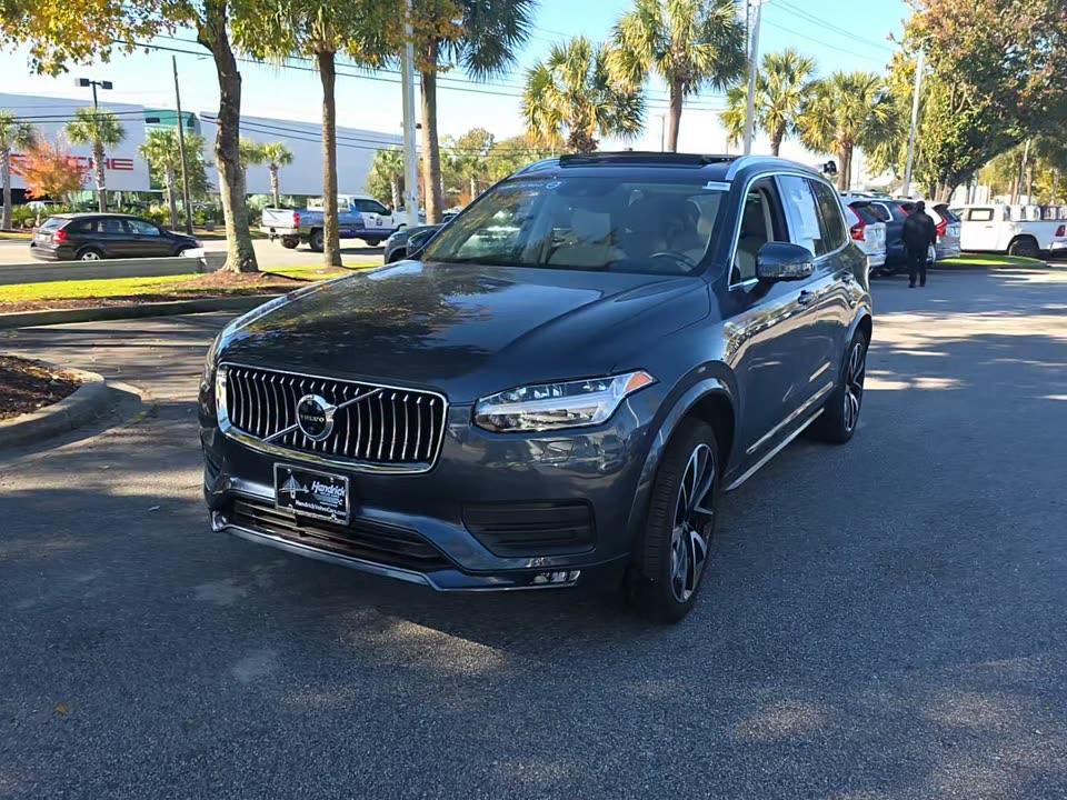 2022 Volvo XC90 T6 Momentum AWD