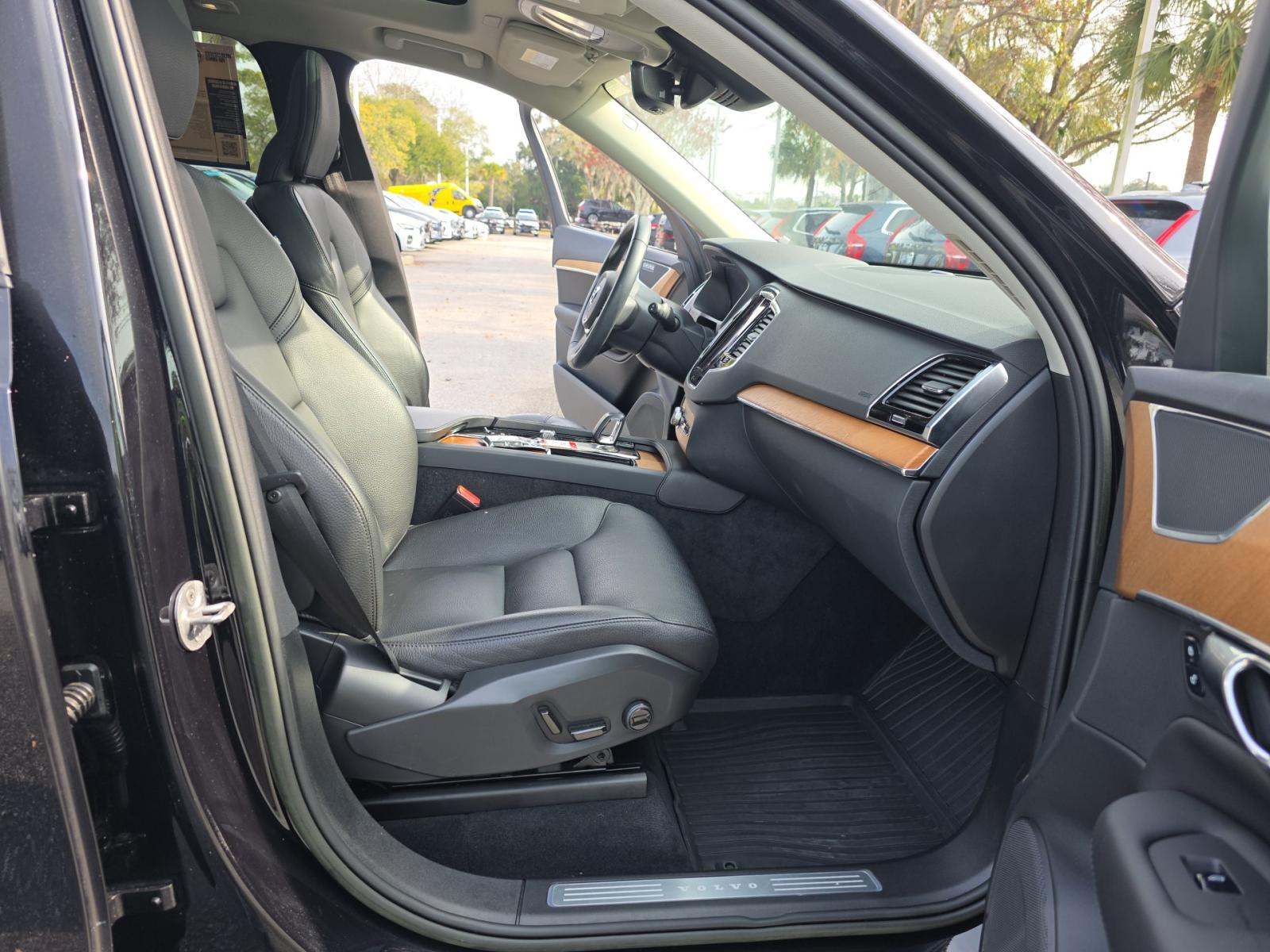 2023 Volvo XC90 B6 Plus AWD