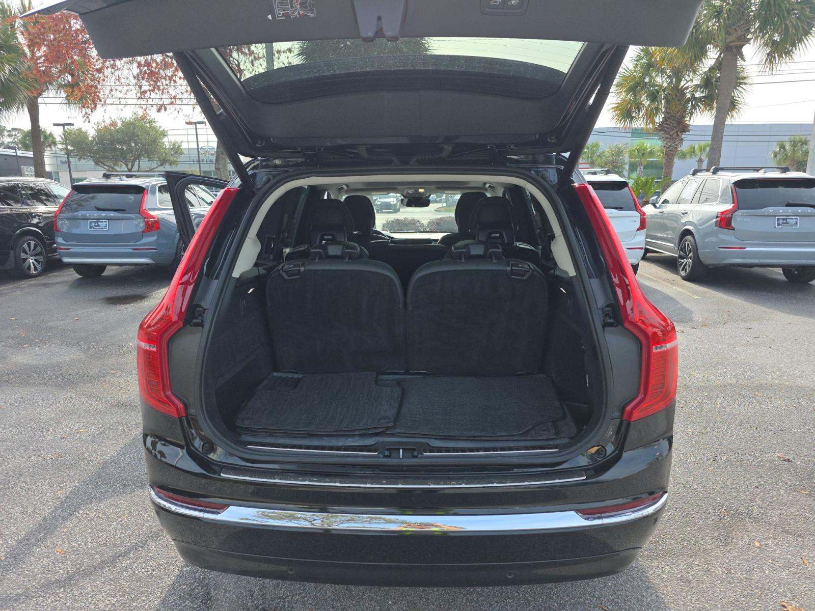 2023 Volvo XC90 B6 Plus AWD