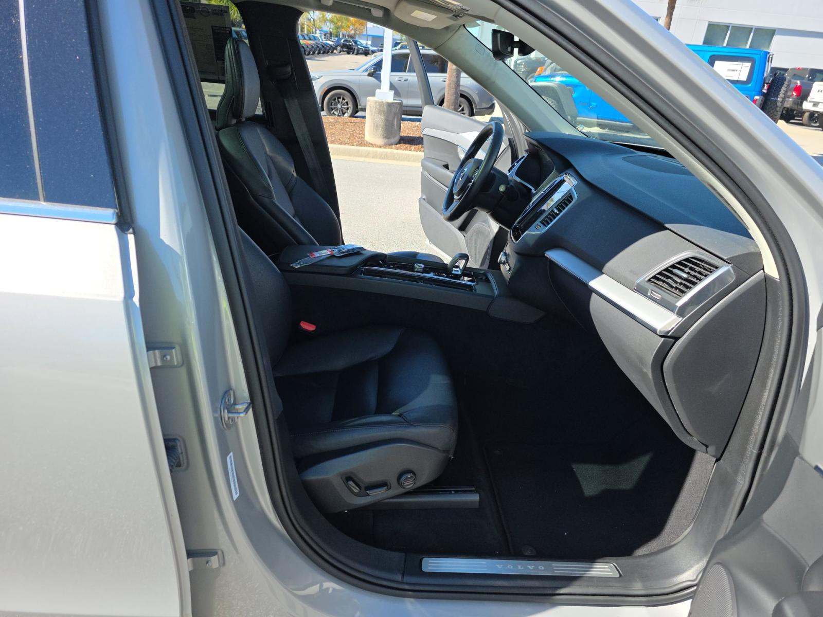 2025 Volvo XC90 B5 Core AWD