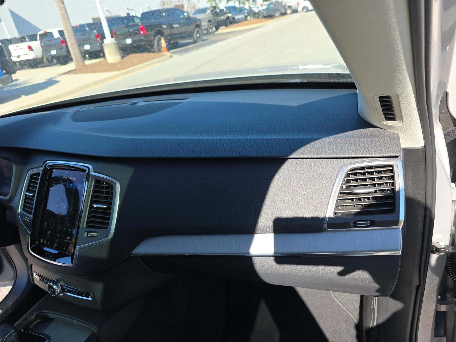 2025 Volvo XC90 B5 Core AWD