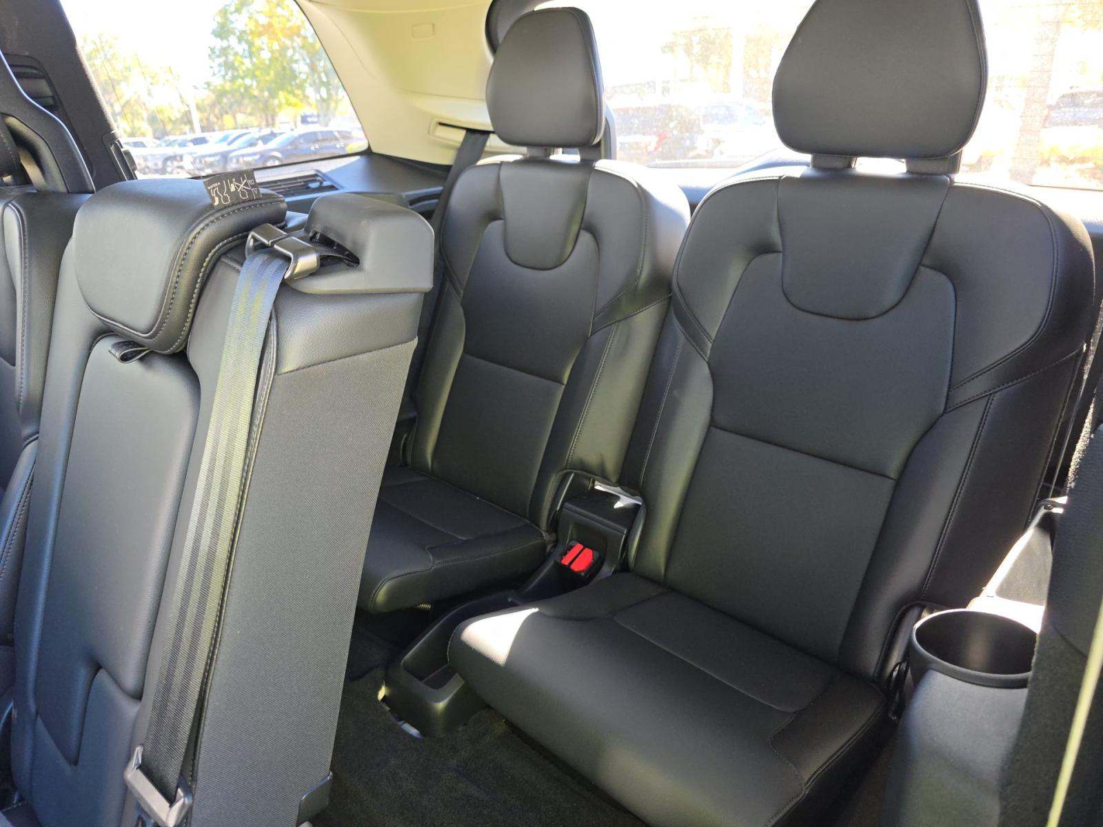 2025 Volvo XC90 B5 Core AWD