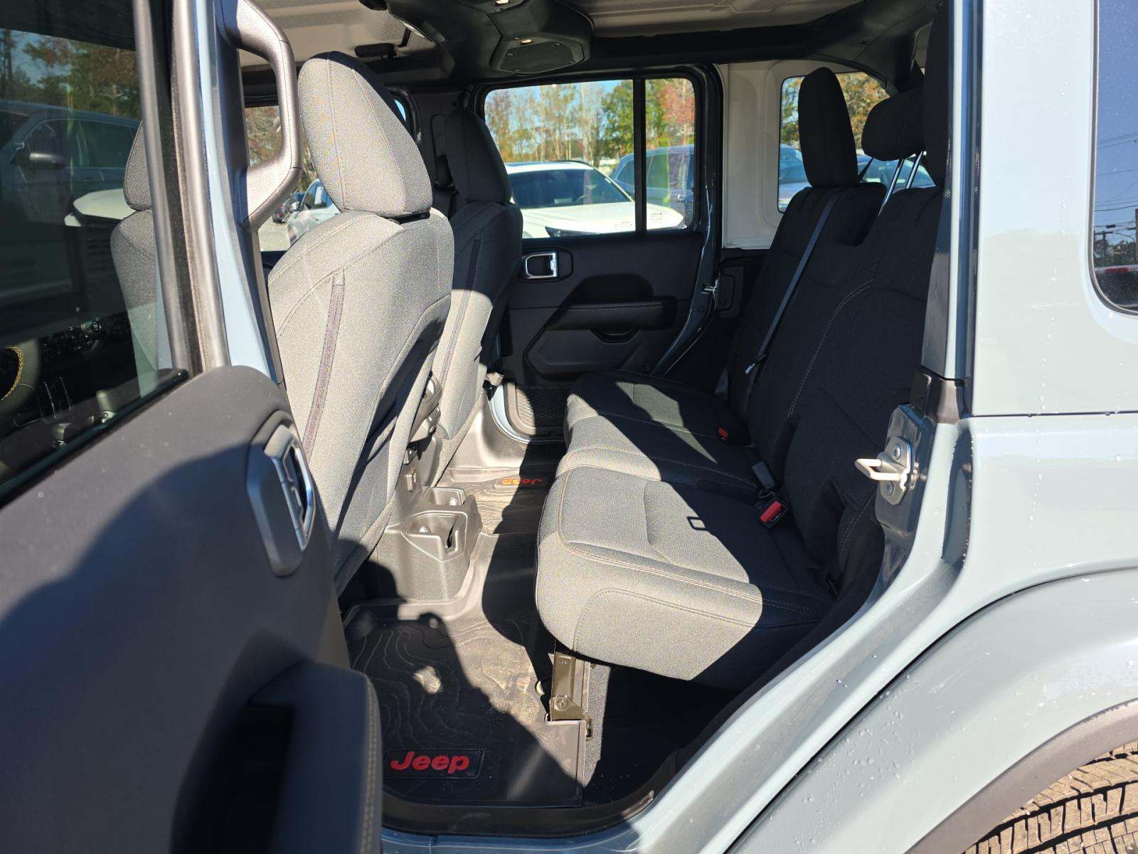 2024 Jeep Wrangler Sahara AWD