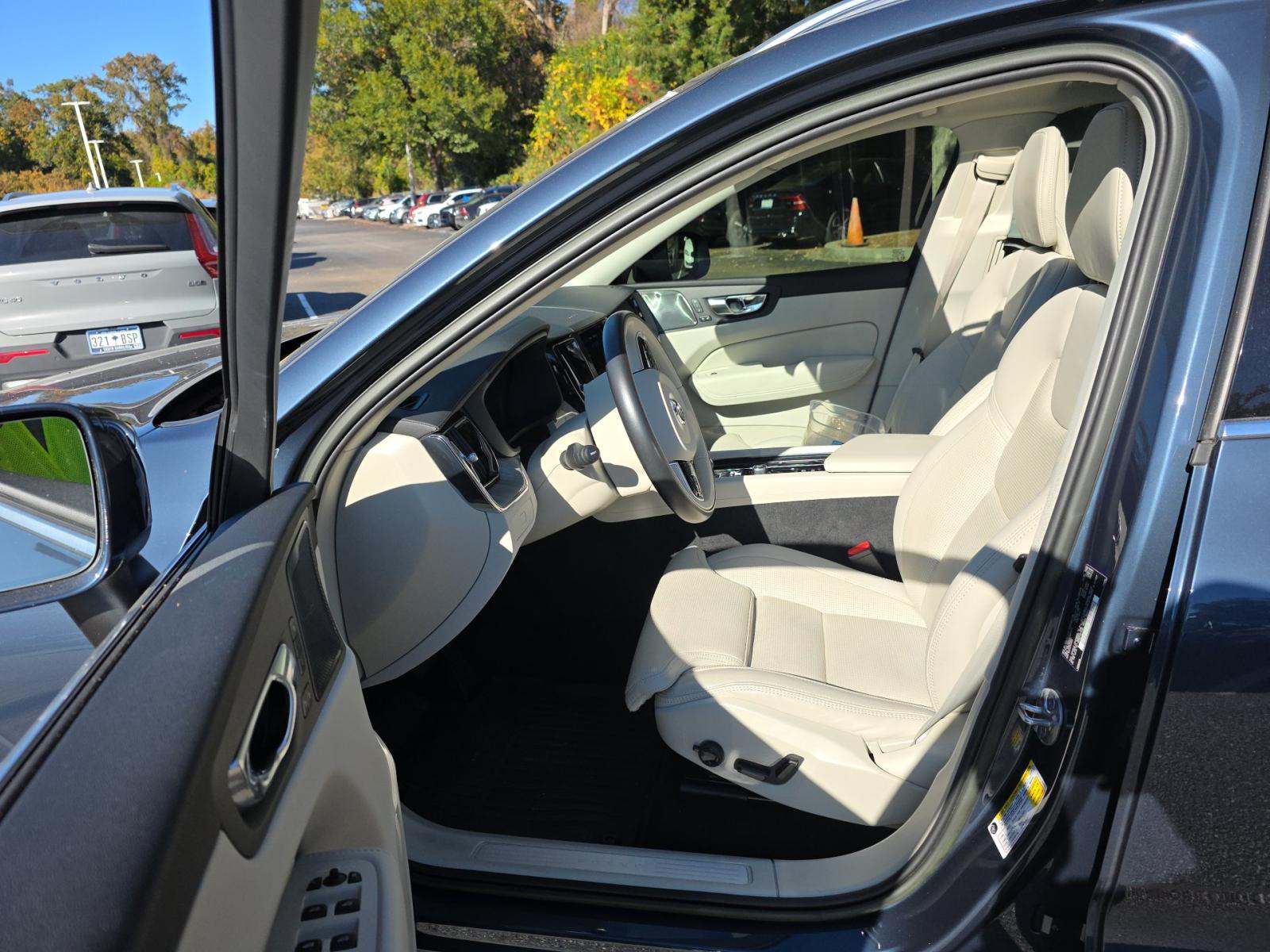 2023 Volvo XC60 B5 Ultimate AWD