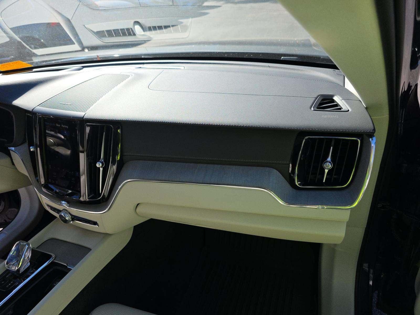 2023 Volvo XC60 B5 Ultimate AWD