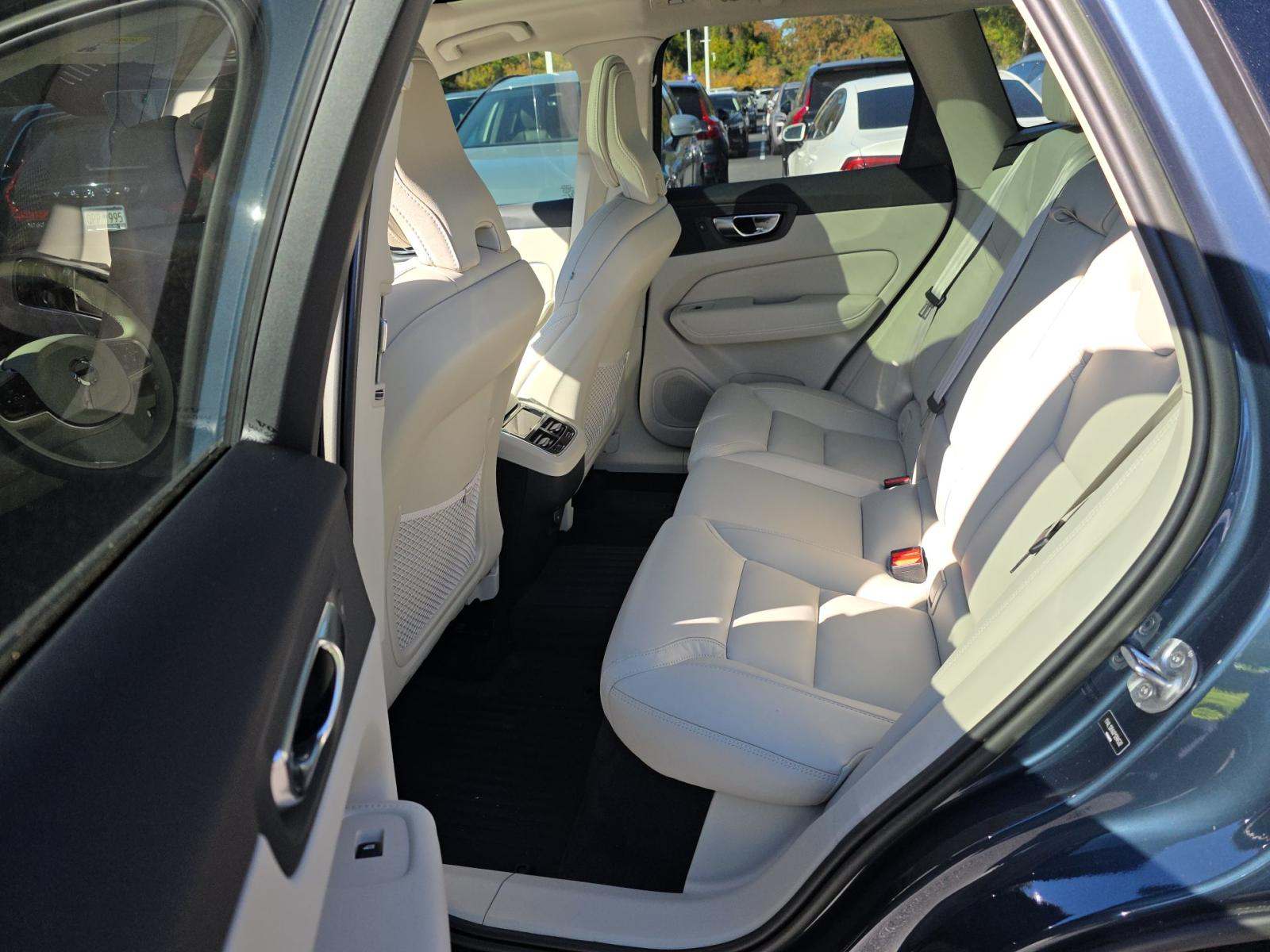 2023 Volvo XC60 B5 Ultimate AWD