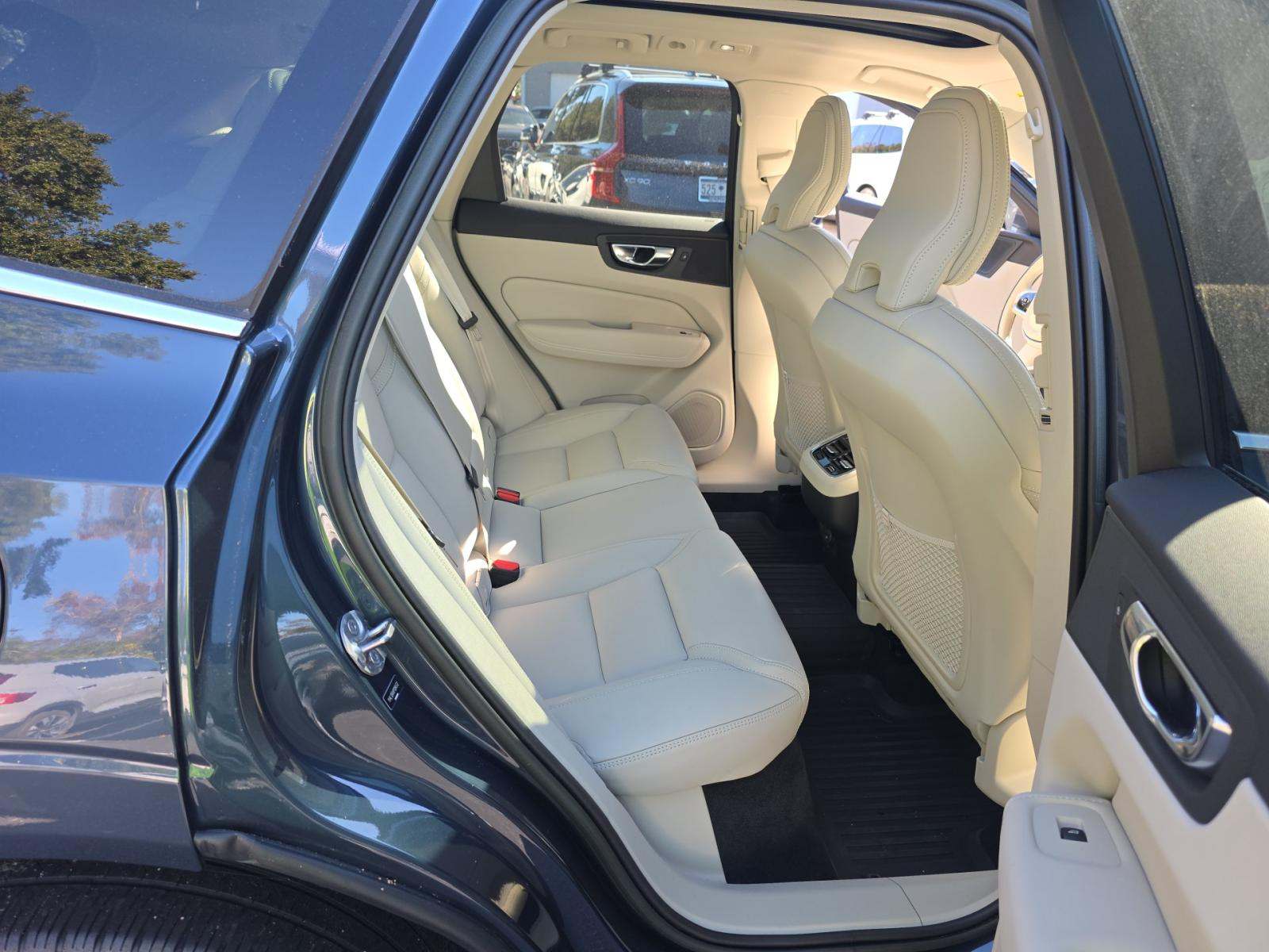 2023 Volvo XC60 B5 Ultimate AWD