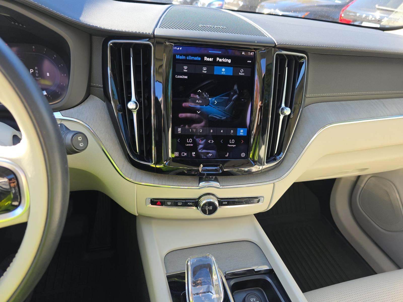 2023 Volvo XC60 B5 Ultimate AWD