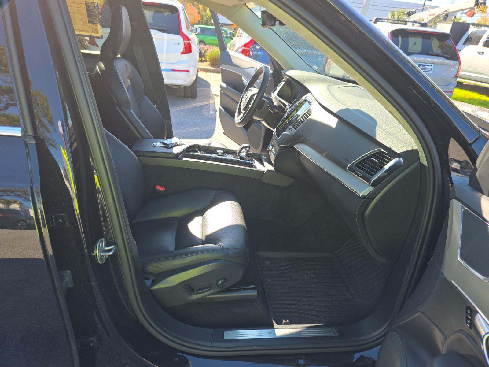 2024 Volvo XC90 B5 Core AWD