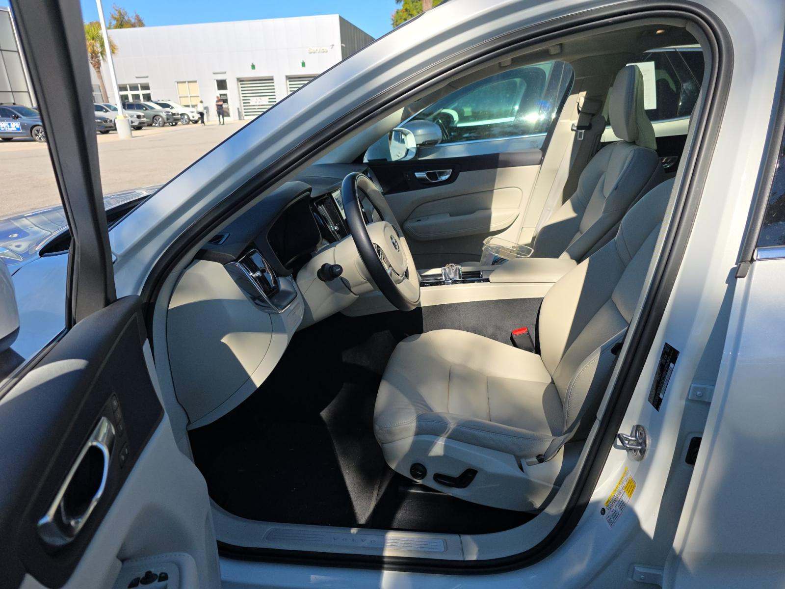 2023 Volvo XC60 B5 Core AWD