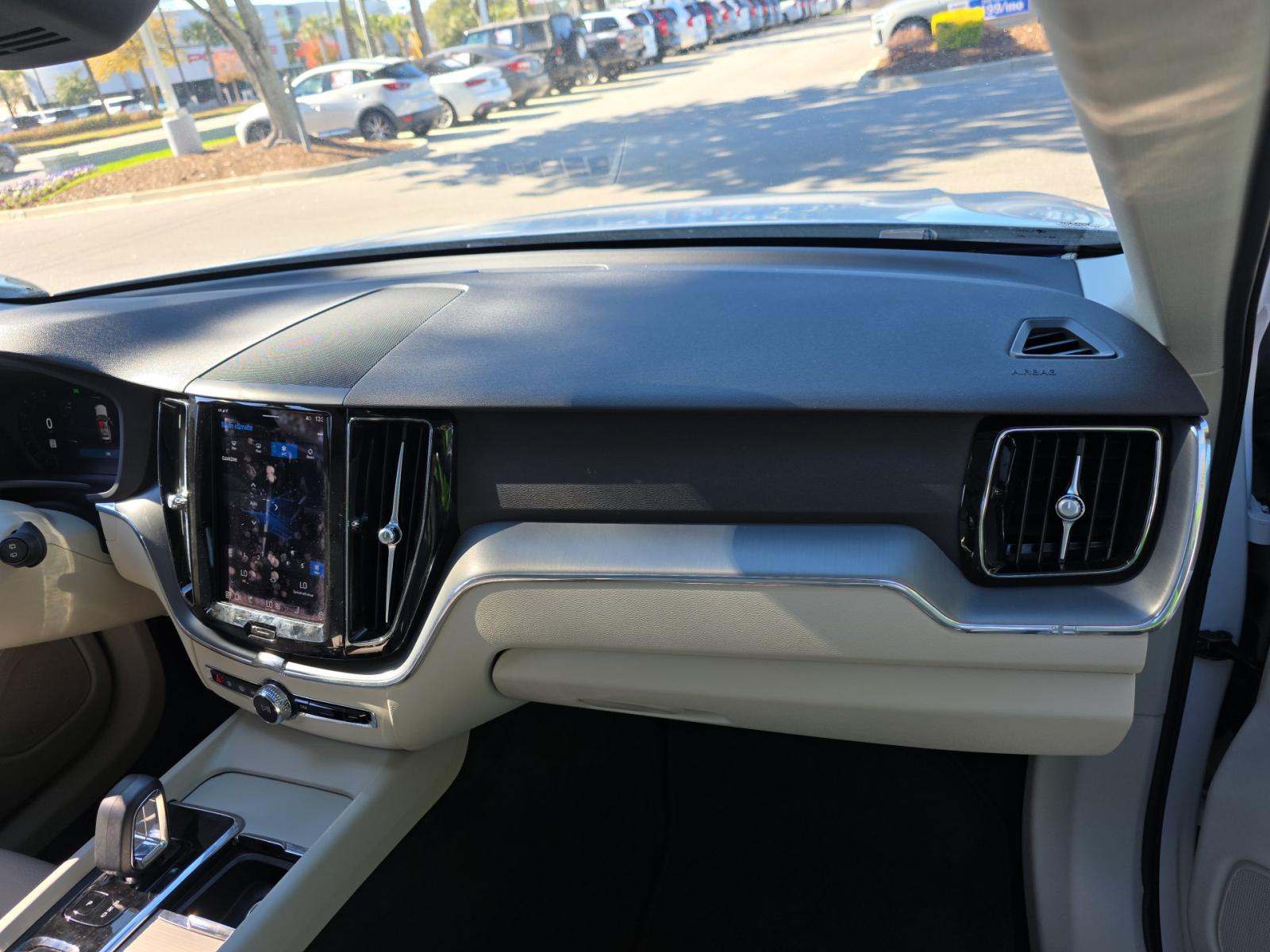 2023 Volvo XC60 B5 Core AWD