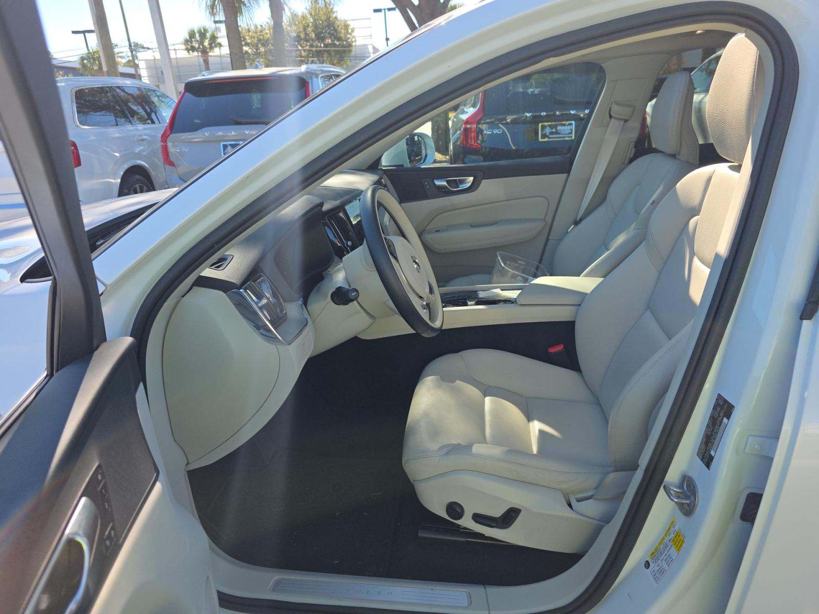 2023 Volvo XC60 B5 Plus AWD