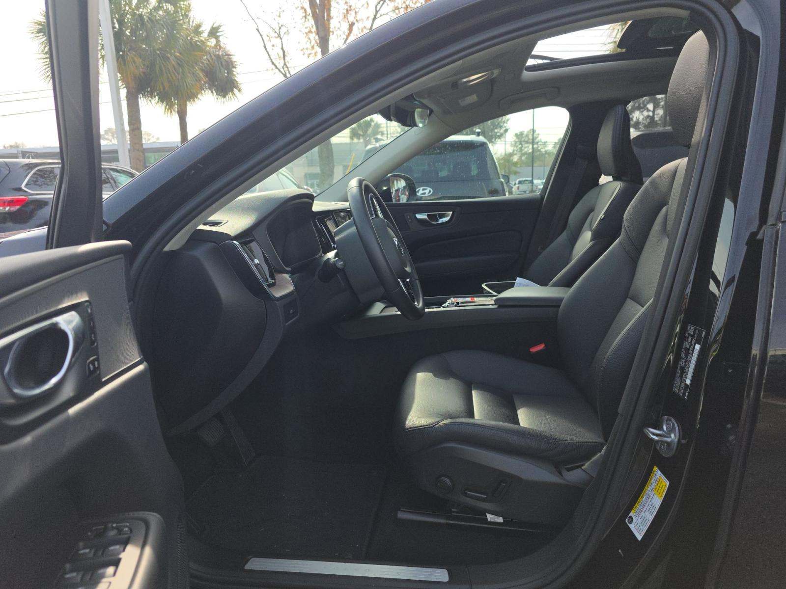 2023 Volvo XC60 B5 Plus AWD