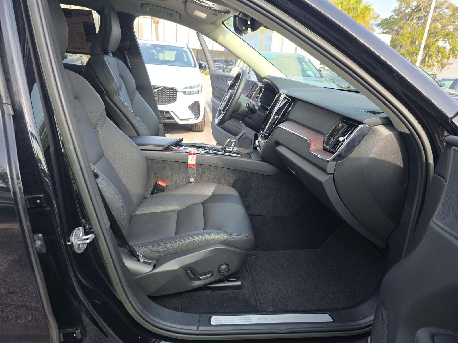 2023 Volvo XC60 B5 Plus AWD