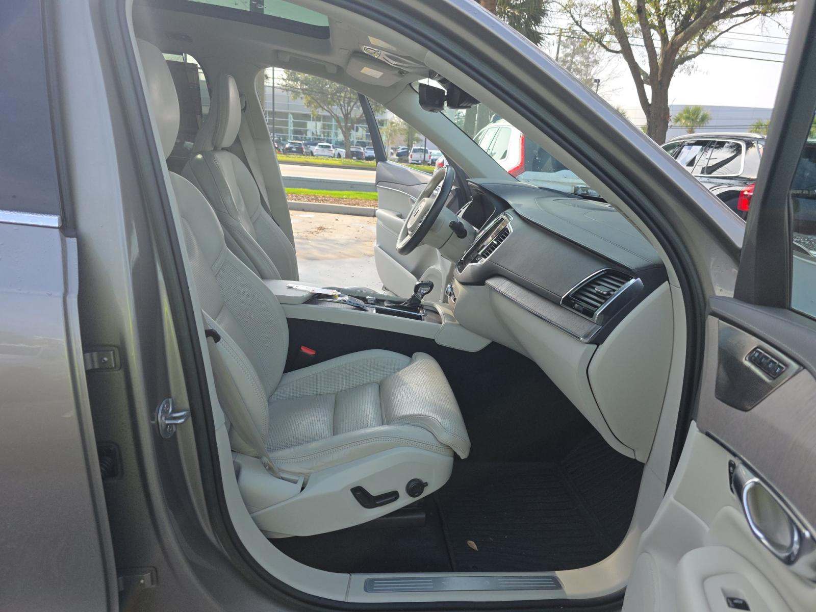 2022 Volvo XC90 T6 Inscription AWD