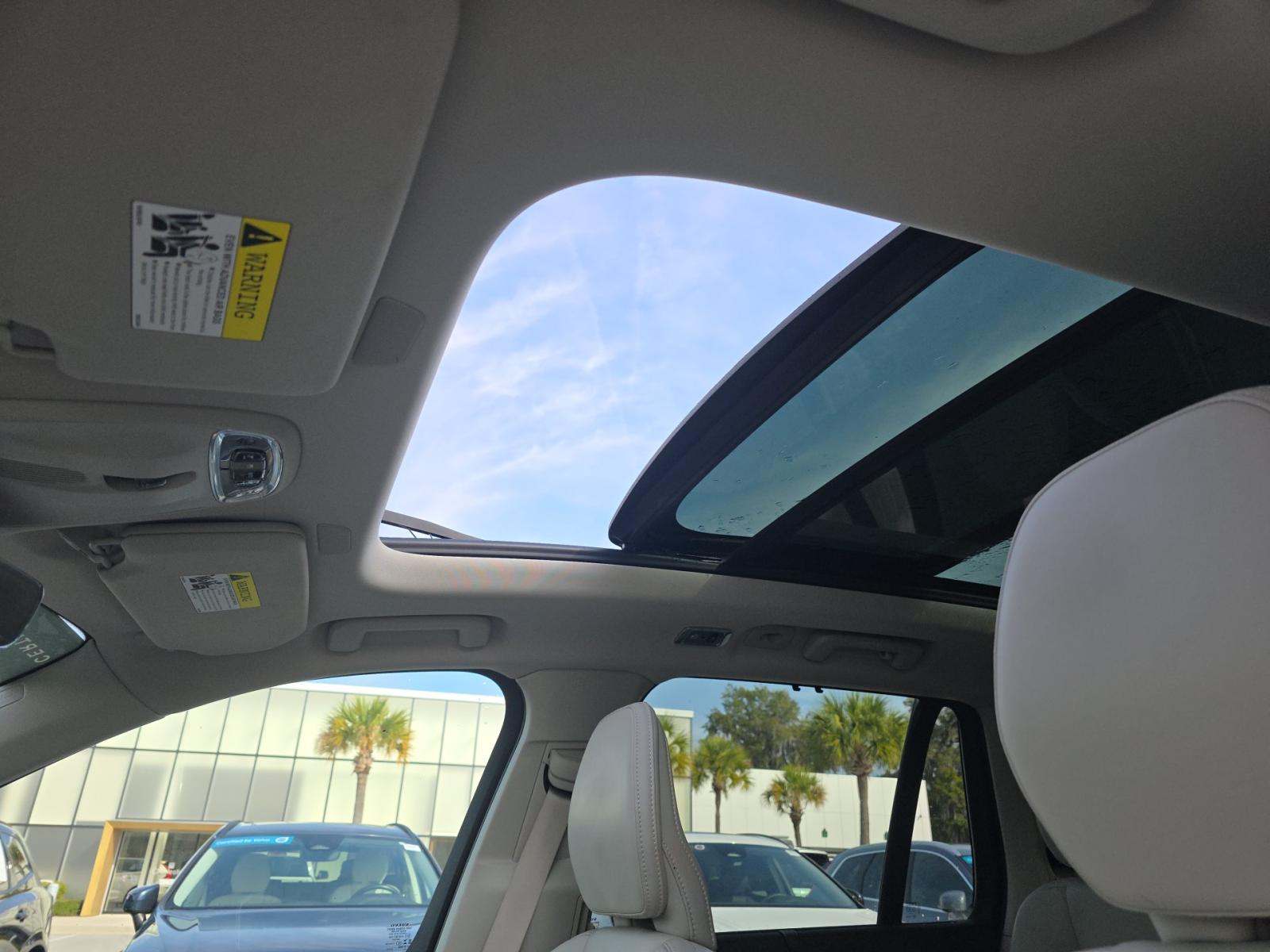 2022 Volvo XC90 T6 Inscription AWD