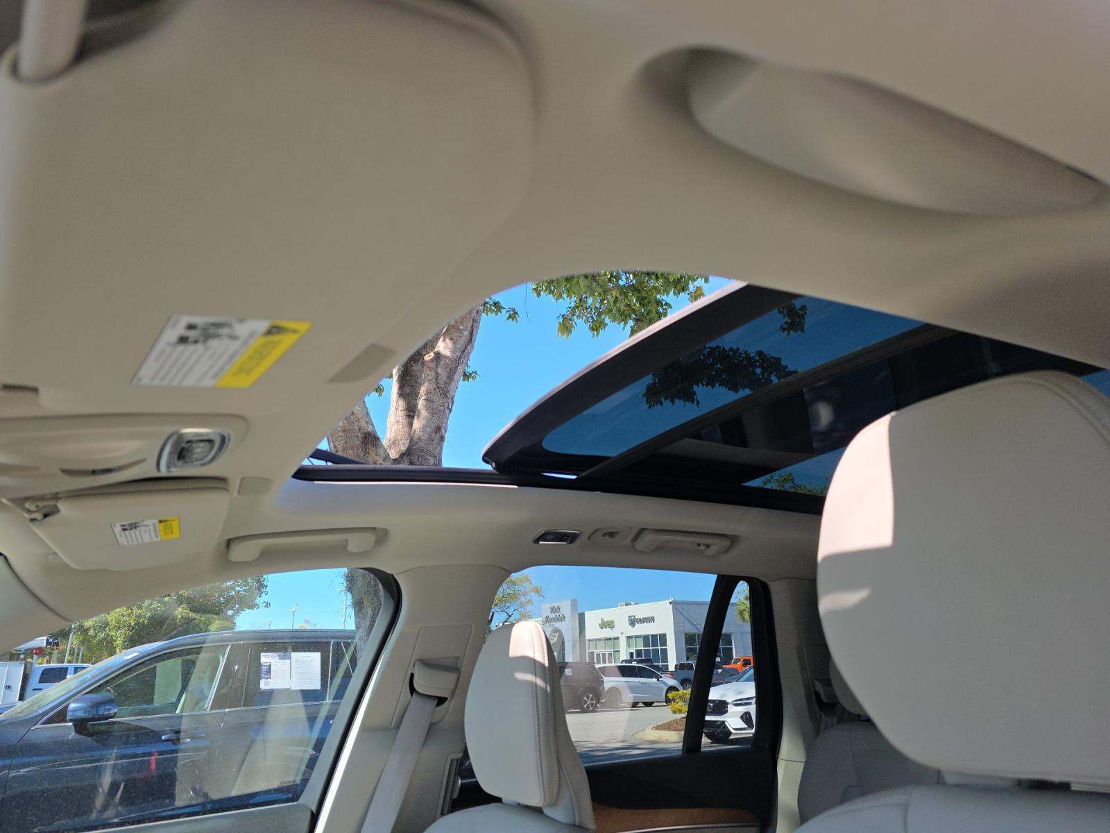 2022 Volvo XC90 T6 Momentum AWD