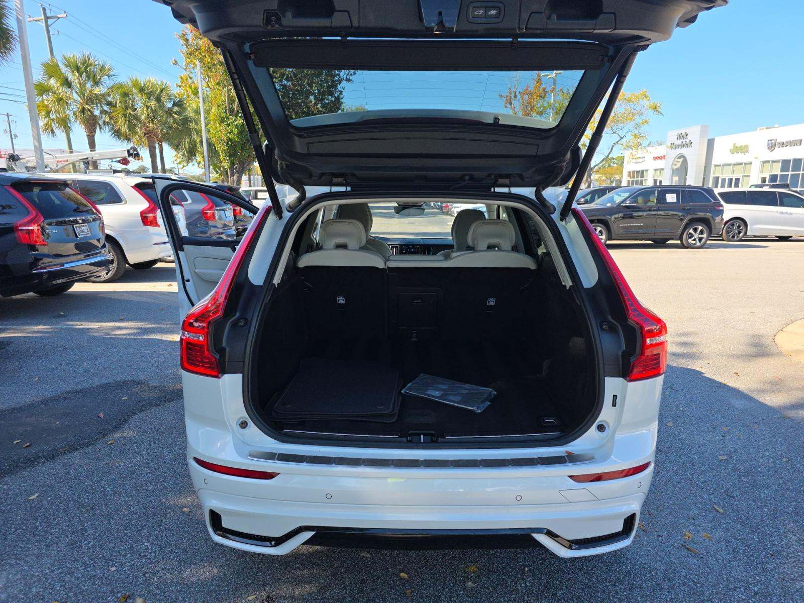 2023 Volvo XC60 B5 Plus FWD